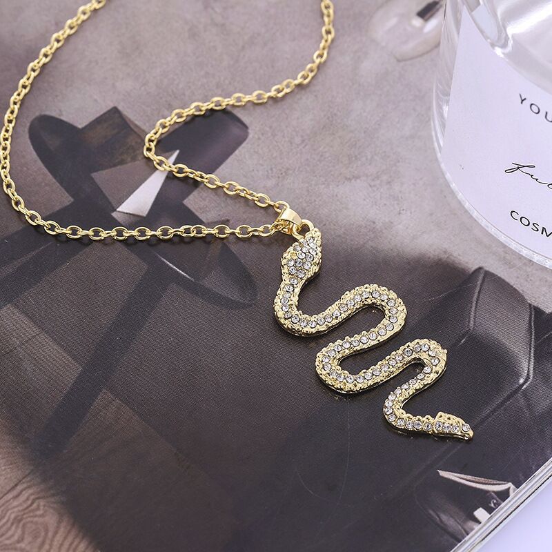 Stylish Snake Pendant Necklace with Rhinestones
