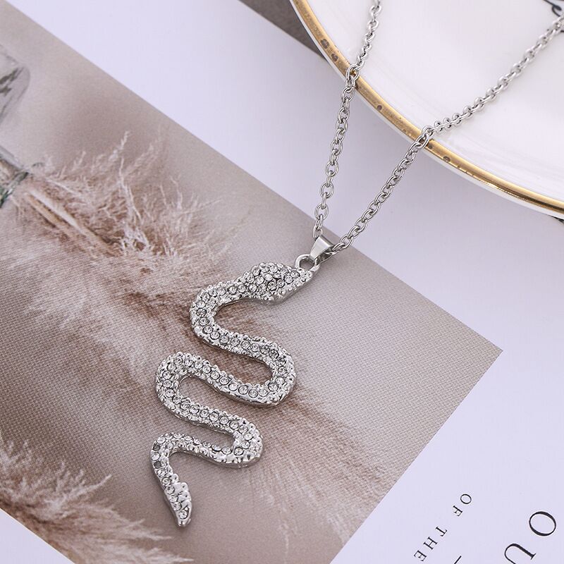 Stylish Snake Pendant Necklace with Rhinestones