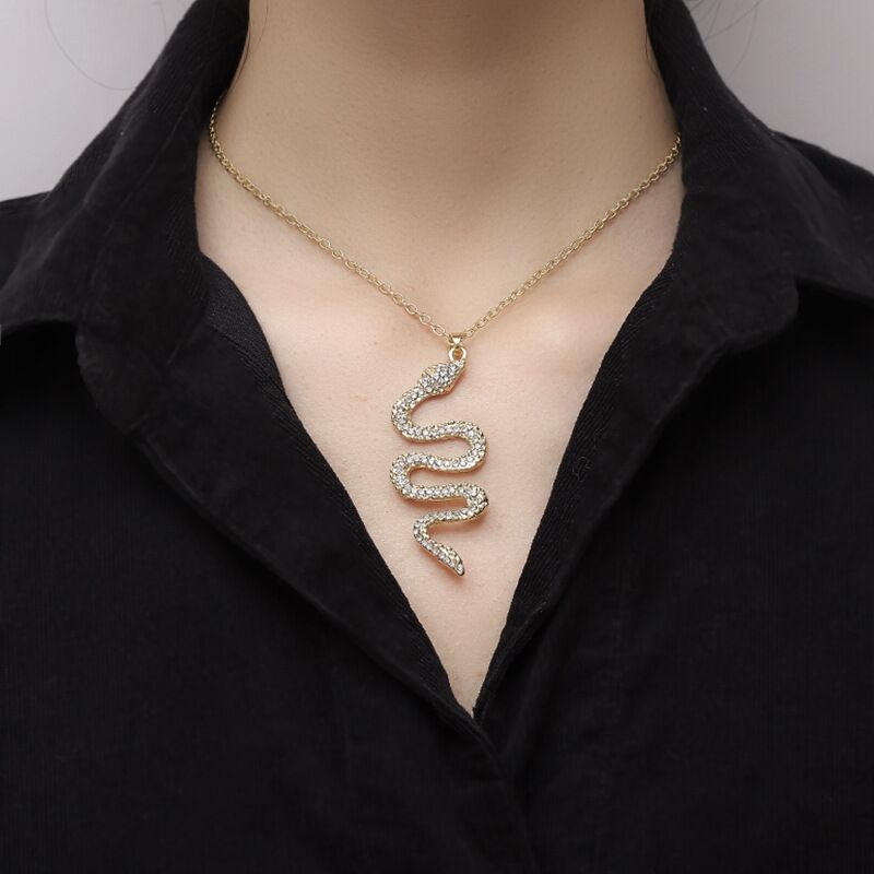 Stylish Snake Pendant Necklace with Rhinestones